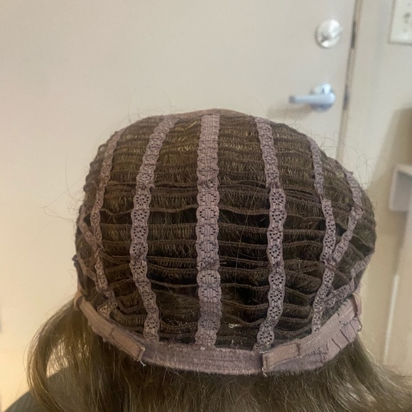 Jon Reneu Wig - Picture 8 of 8